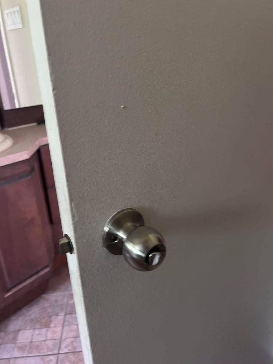 Poignée de porte — après le ménage